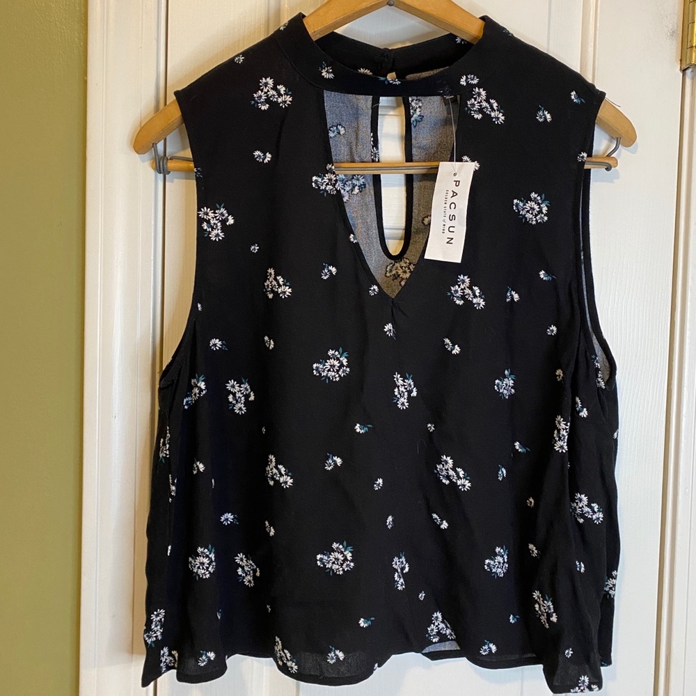 Kendall & Kylie Black Cutout Tanktop!